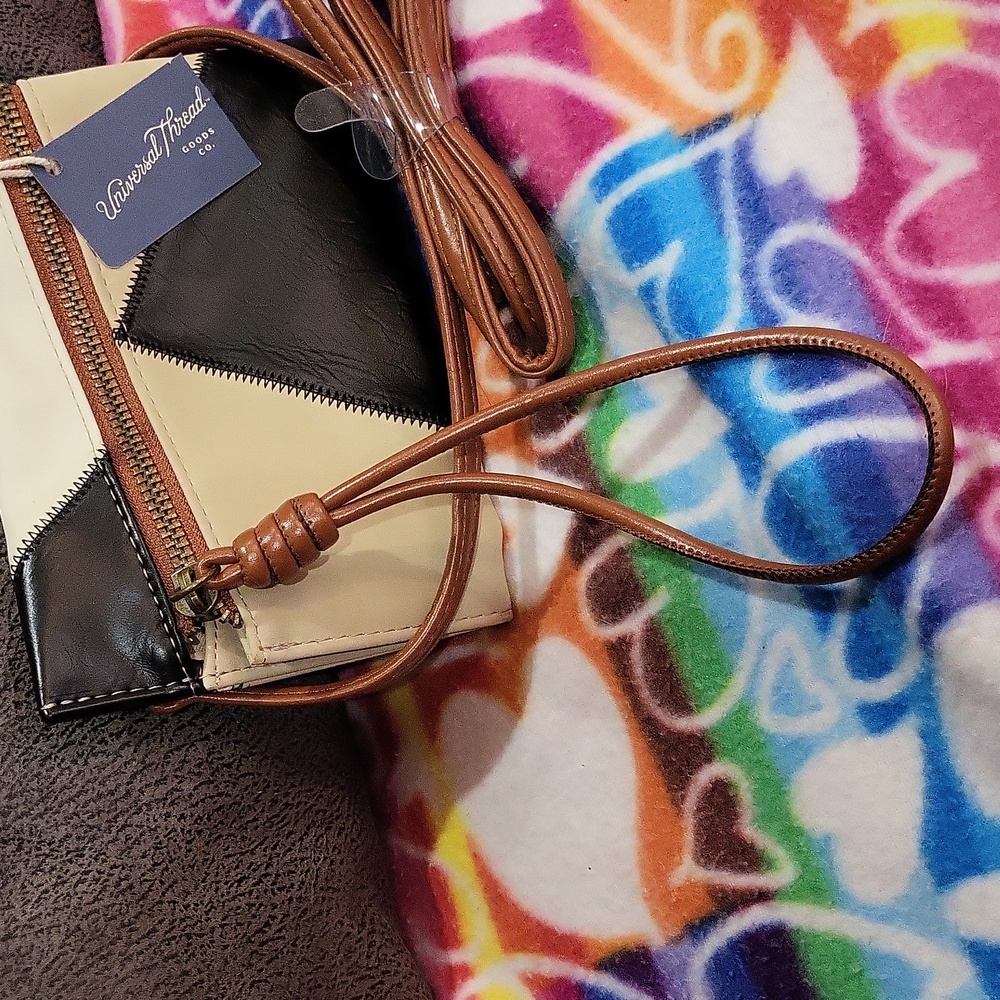 Universal Thread Bag - Picture 2 of 14